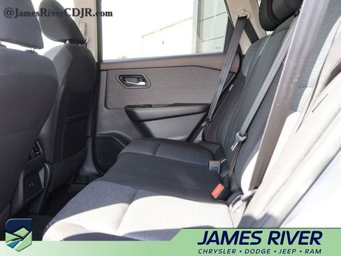 Used 2023 Nissan Rogue SV image 17