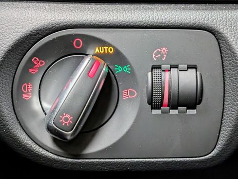 Used 2018 Audi Q3 2.0T Premium Plus w/ Premium Plus Package image 29