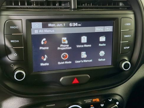 Used 2025 Kia Soul LX w/ LX Technology Package FWD image 33