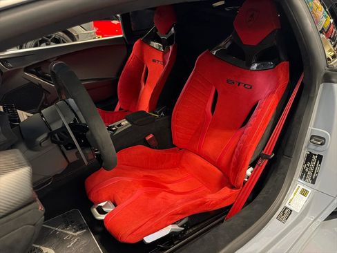 Used 2024 Lamborghini Huracan STO image 21