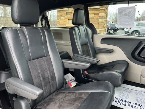 Used 2020 Dodge Grand Caravan SXT image 30