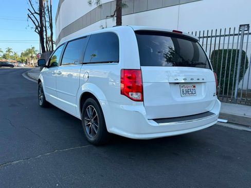 Used 2017 Dodge Grand Caravan SXT FWD image 5