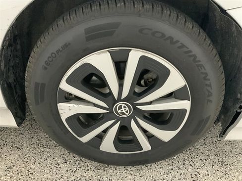 Used 2019 Toyota Prius Prime Advanced image 11