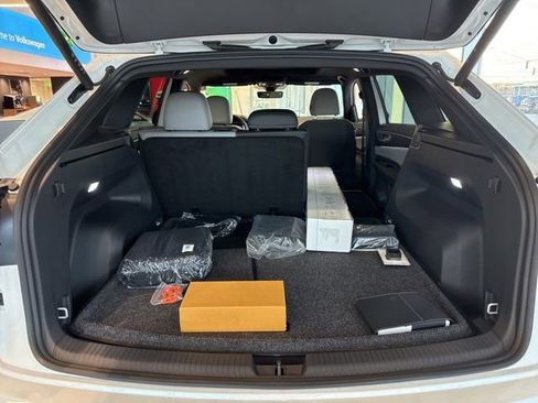 New 2026 Volkswagen Atlas Cross Sport SEL R-Line AWD/4WD image 17