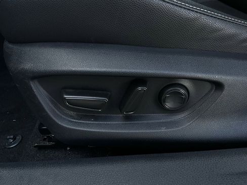 Used 2025 Toyota Camry SE image 11