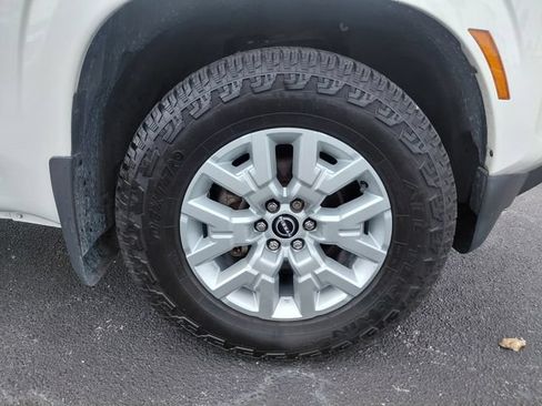 Used 2022 Nissan Frontier SV w/ Technology Package RWD image 9