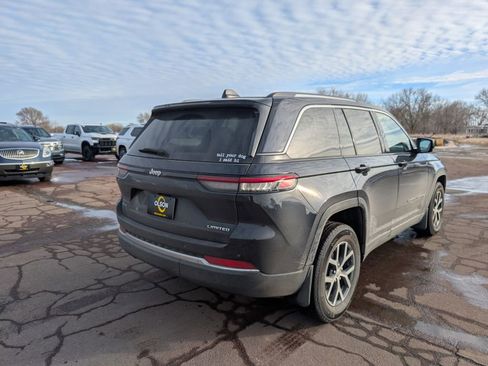 Used 2023 Jeep Grand Cherokee Limited image 6