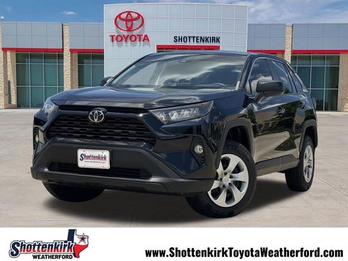 Used 2022 Toyota RAV4 LE FWD image 1