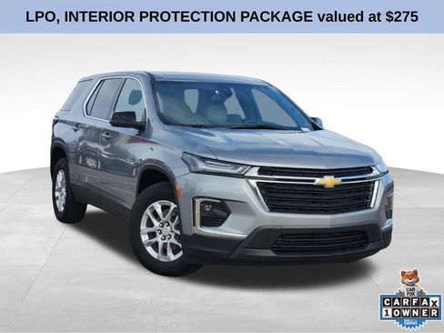 Used 2023 Chevrolet Traverse LS image 1