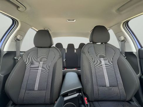 Used 2025 Hyundai Elantra SE w/ Cargo Package image 15