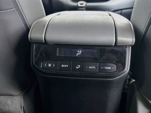 Used 2023 Toyota Highlander LE FWD image 23