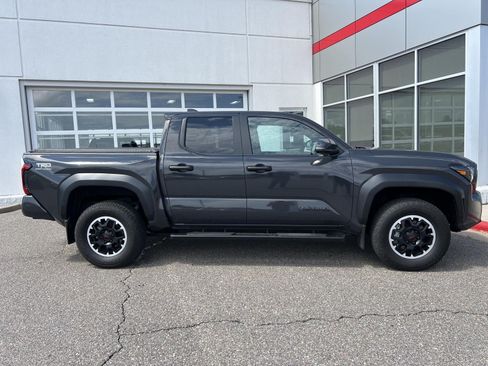Used 2024 Toyota Tacoma TRD Off-Road w/ TRD Off Road Upgrade Package AWD/4WD image 16
