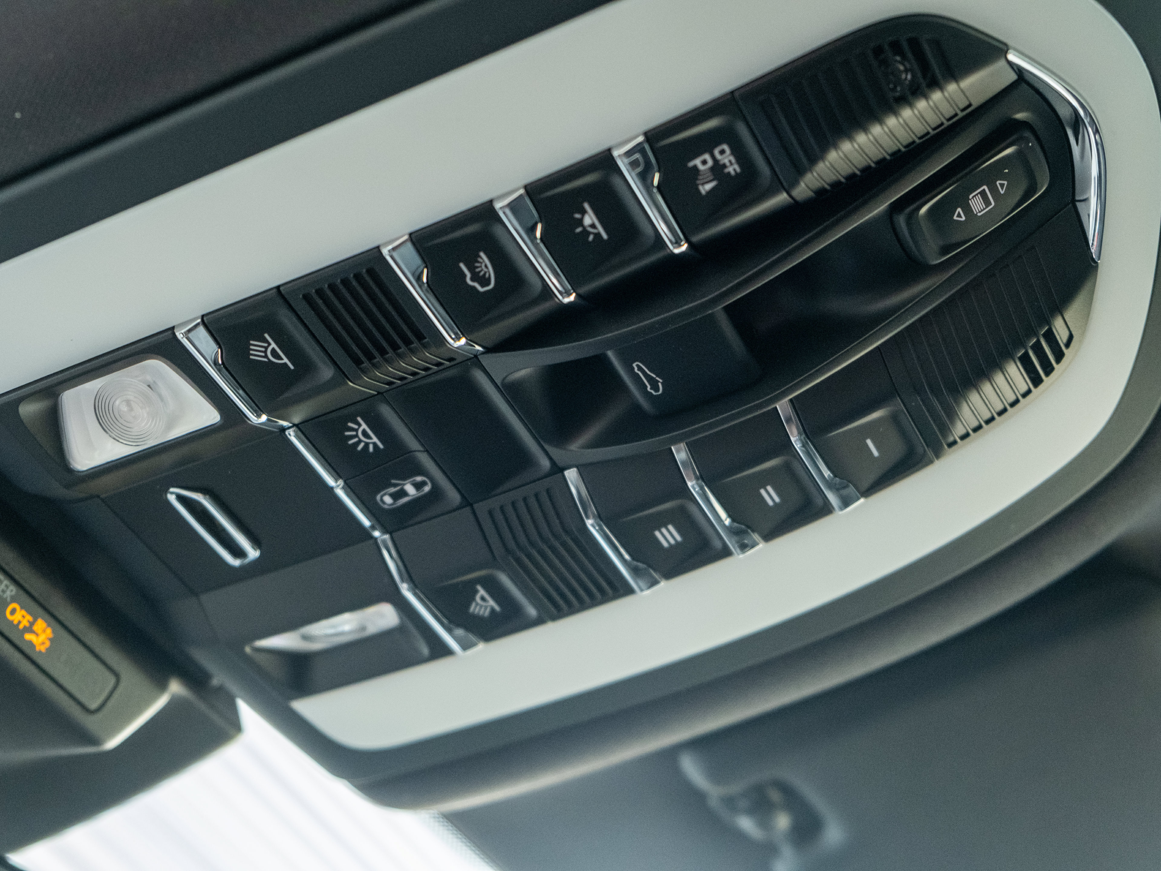 Certified 2026 Porsche Macan AWD/4WD image 38