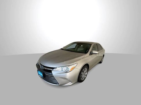 Used 2016 Toyota Camry XLE w/ Moonroof Package FWD image 4