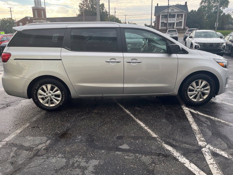 Used 2016 Kia Sedona LX w/ LX Convenience Package FWD image 4