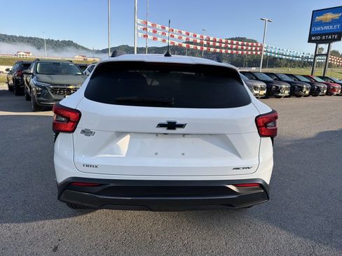 Used 2025 Chevrolet Trax ACTIV FWD image 6