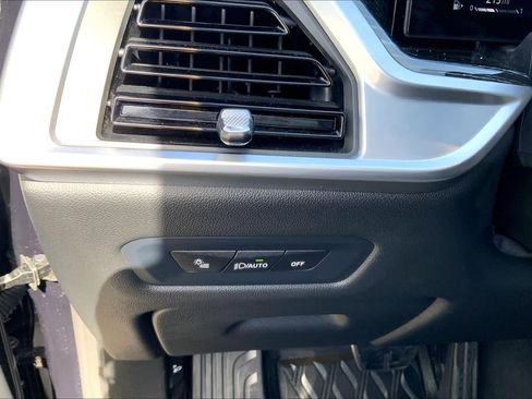 Used 2025 BMW X6 xDrive40i w/ Executive Package image 33