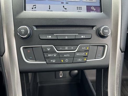 Used 2017 Ford Fusion SE w/ Equipment Group 201A FWD image 14