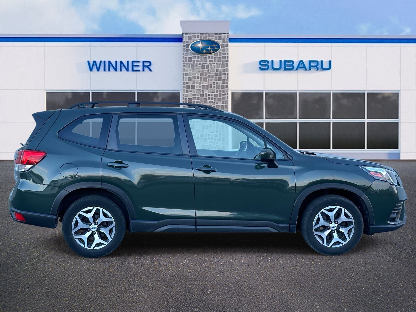 Used 2023 Subaru Forester Premium AWD/4WD image 6