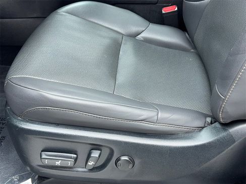 Used 2023 Lexus GX 460 Premium w/ Accessory Package image 35