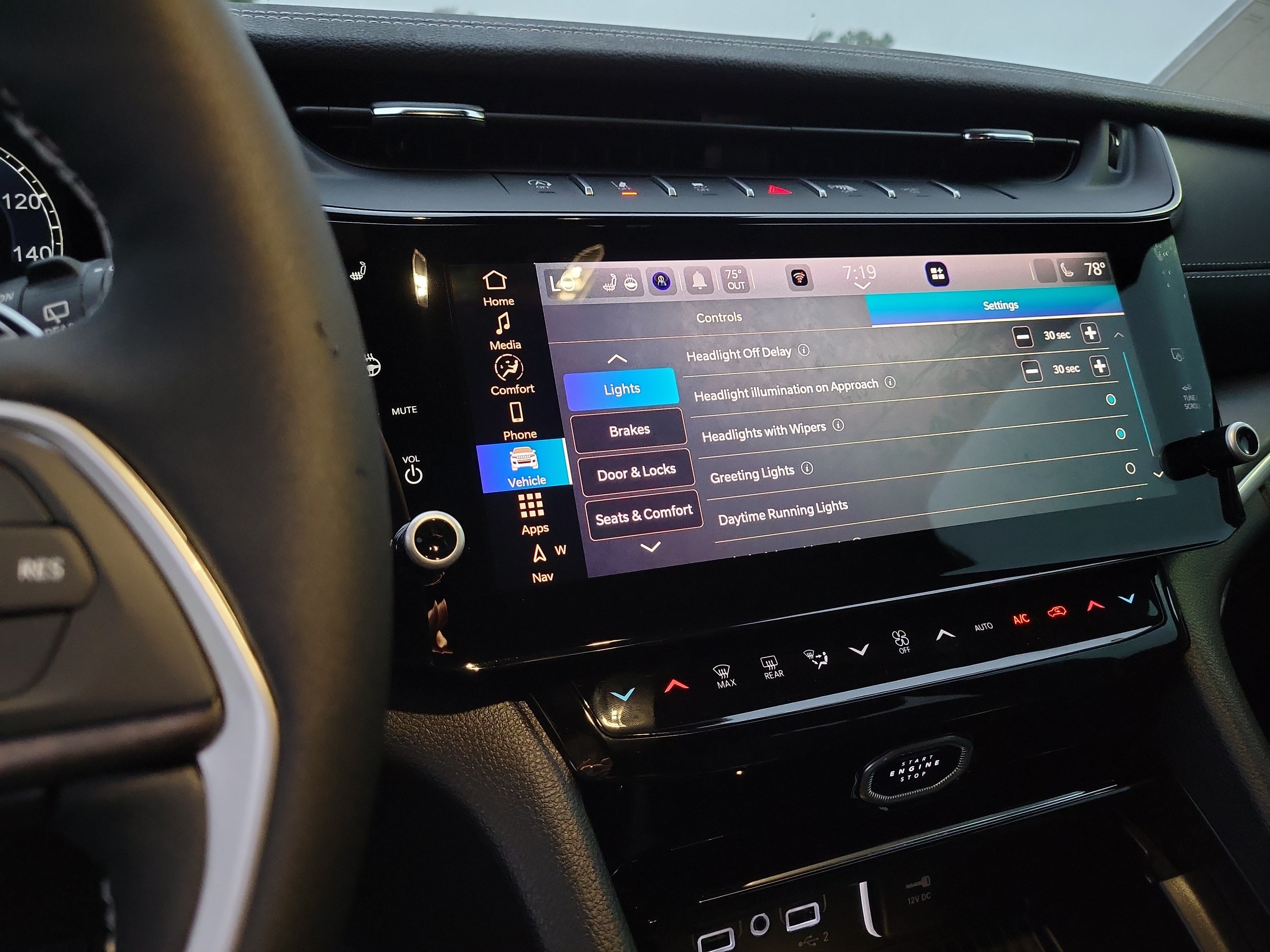New 2027 Jeep Grand Cherokee Altitude RWD image 17