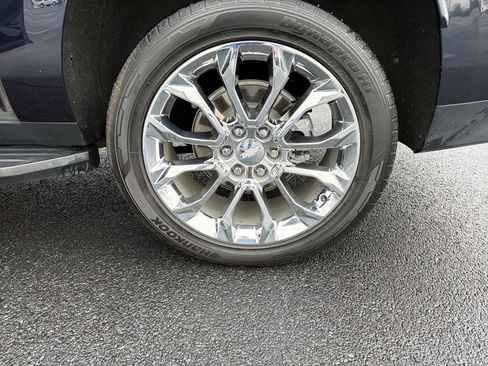 Used 2023 Chevrolet Suburban LT w/ Luxury Package image 29