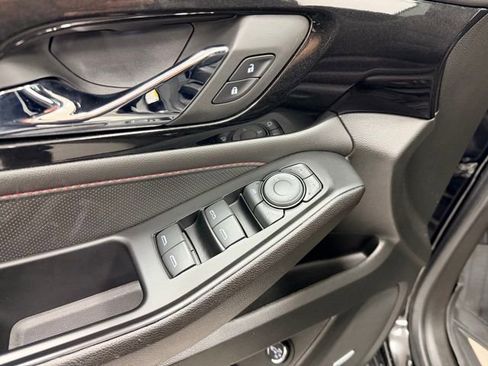 Certified 2023 Chevrolet Traverse RS image 24