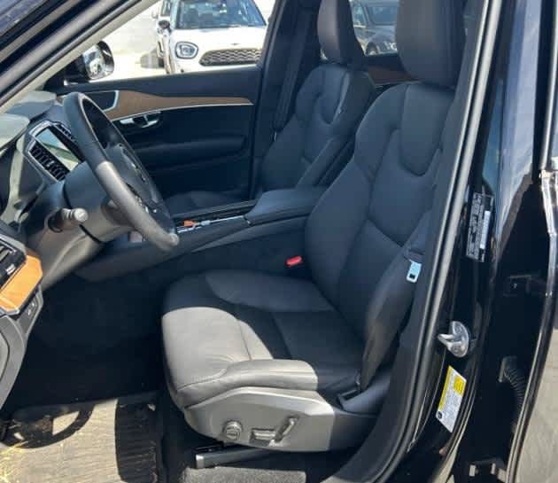 Used 2025 Volvo XC90 T8 Plus w/ Protection Package Premier AWD/4WD image 2