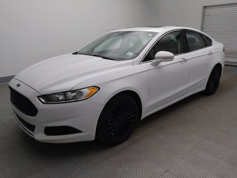Used 2016 Ford Fusion Titanium FWD image 2