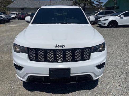Used 2019 Jeep Grand Cherokee Altitude AWD/4WD image 2
