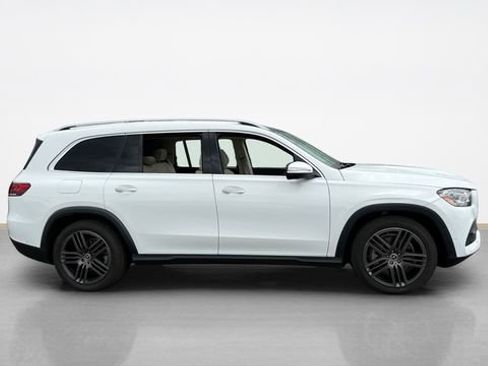 Used 2022 Mercedes-Benz GLS 450 4MATIC image 2