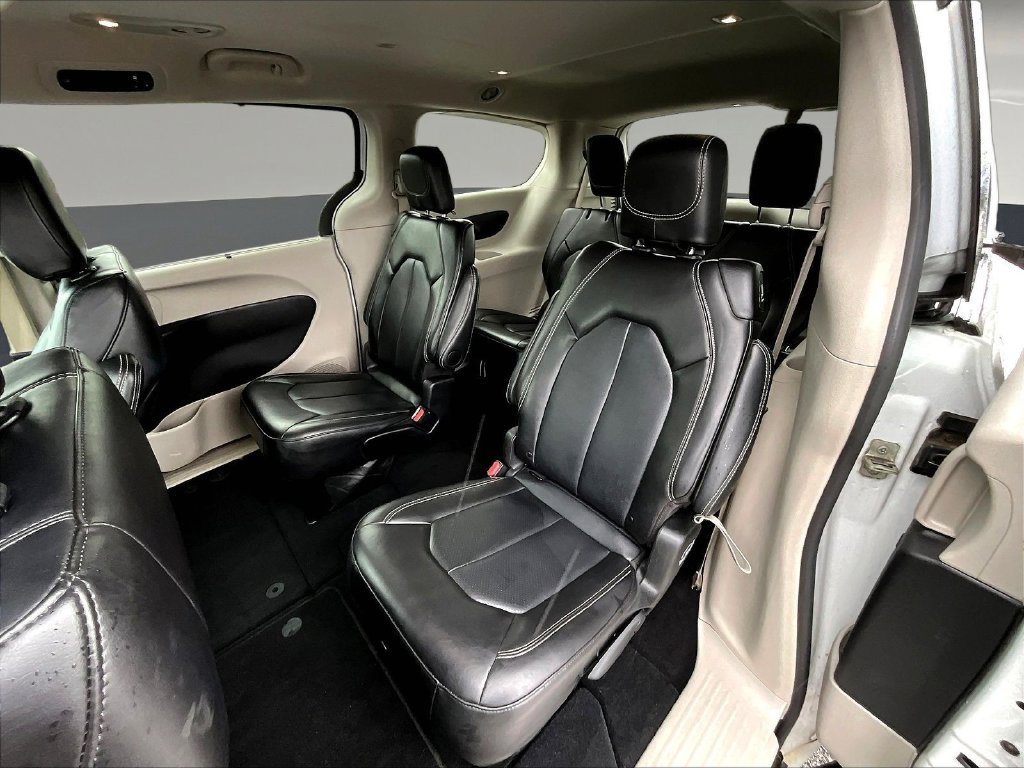 Used 2024 Chrysler Pacifica Touring-L FWD image 24
