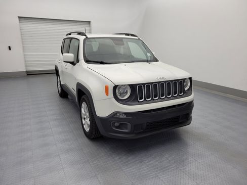 Used 2018 Jeep Renegade Latitude w/ Popular Equipment Group FWD image 13