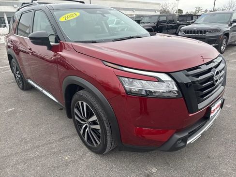 Used 2024 Nissan Pathfinder Platinum w/ Black Appearance Package image 50