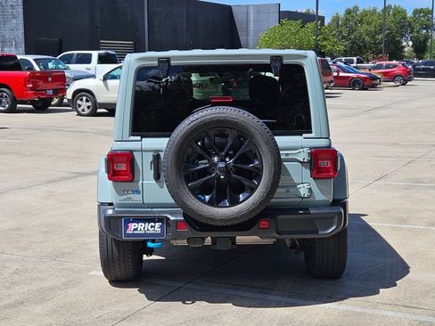 Used 2023 Jeep Wrangler Unlimited Sahara w/ Cold Weather Group AWD/4WD image 6