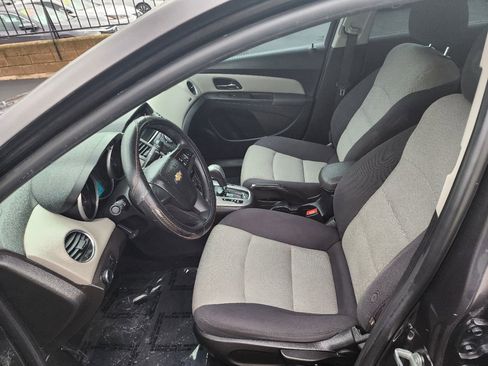 Used 2014 Chevrolet Cruze LS FWD image 9