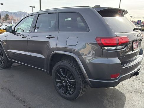 Used 2018 Jeep Grand Cherokee Altitude image 5