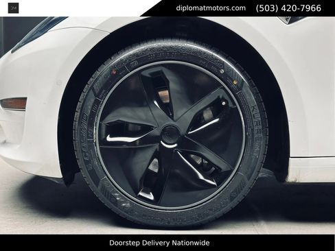 Used 2018 Tesla Model 3 Long Range RWD image 36