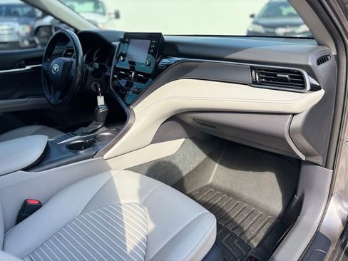 Used 2022 Toyota Camry SE image 14