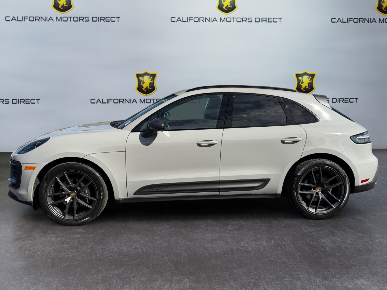 Used 2023 Porsche Macan AWD/4WD image 2