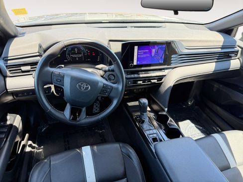 Used 2025 Toyota Camry SE FWD image 15