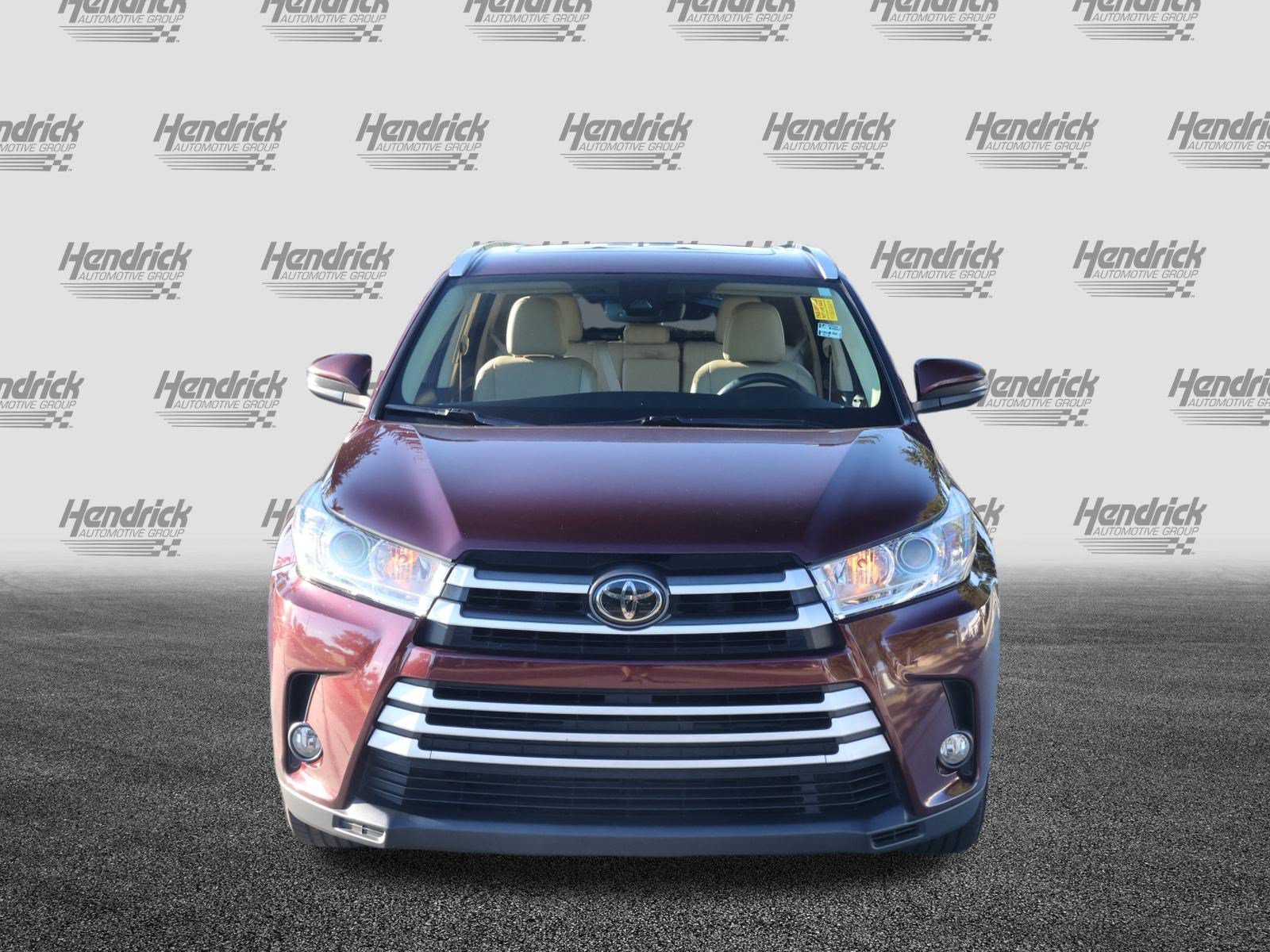 Used 2017 Toyota Highlander XLE AWD/4WD image 3