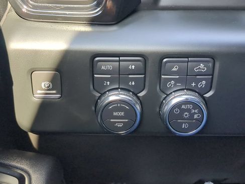 Used 2023 GMC Sierra 1500 AT4 w/ AT4 Premium Package AWD/4WD image 21