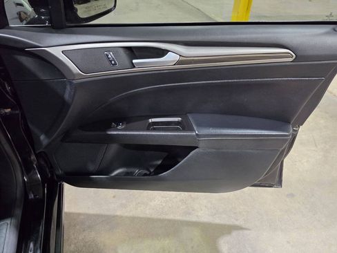 Used 2017 Ford Fusion SE w/ Fusion SE Technology Package FWD image 32