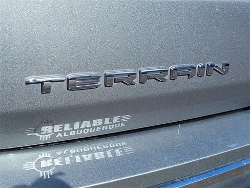Used 2024 GMC Terrain SLT image 27