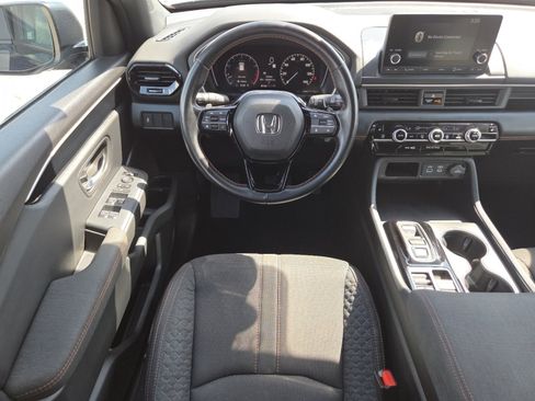 Used 2025 Honda Pilot Sport image 25