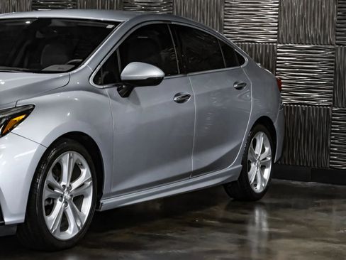 Used 2017 Chevrolet Cruze Premier w/ RS Package FWD image 8