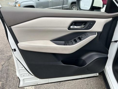 Used 2023 Nissan Rogue SL image 19