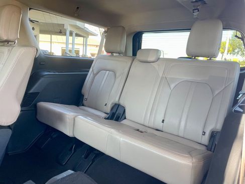 Used 2024 Ford Expedition Max Limited image 12