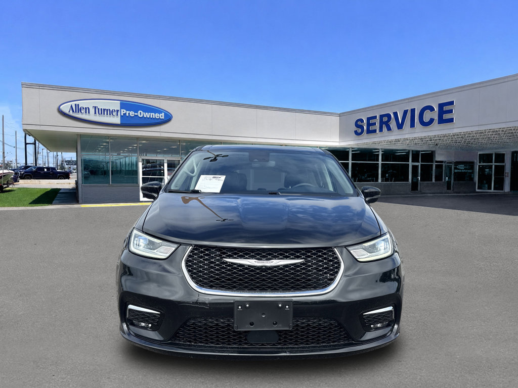 Used 2024 Chrysler Pacifica Touring-L FWD image 3